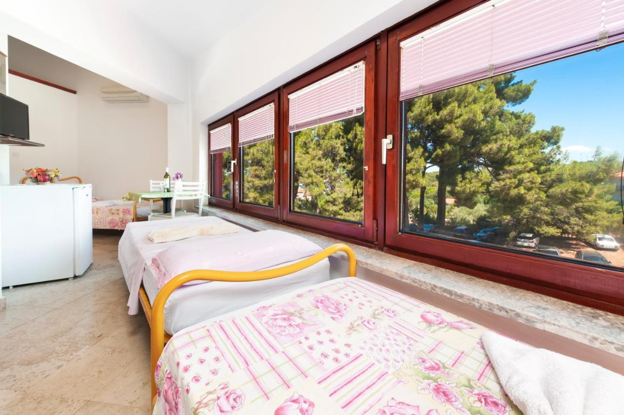 Near Beach And Rovinj Center 4 Apartman Kültér fotó