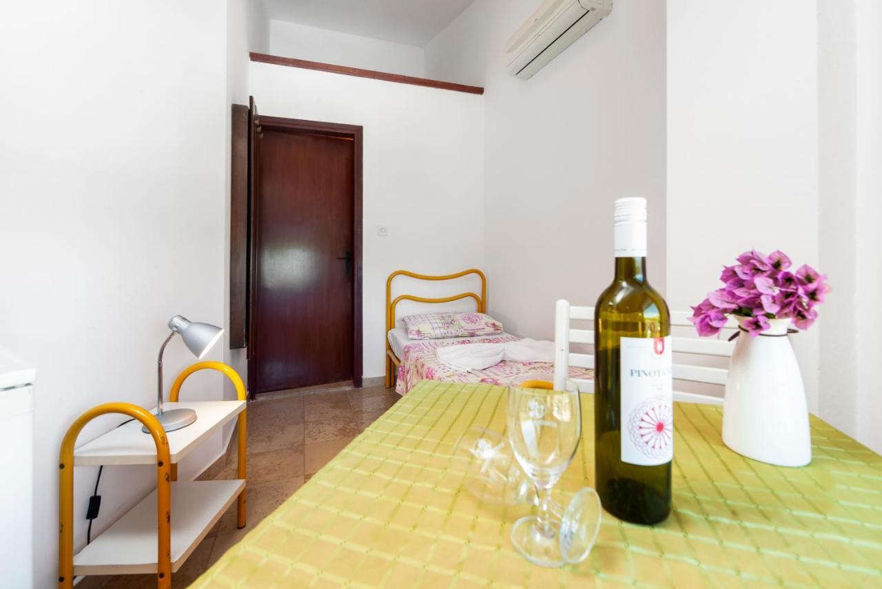 Near Beach And Rovinj Center 4 Apartman Kültér fotó