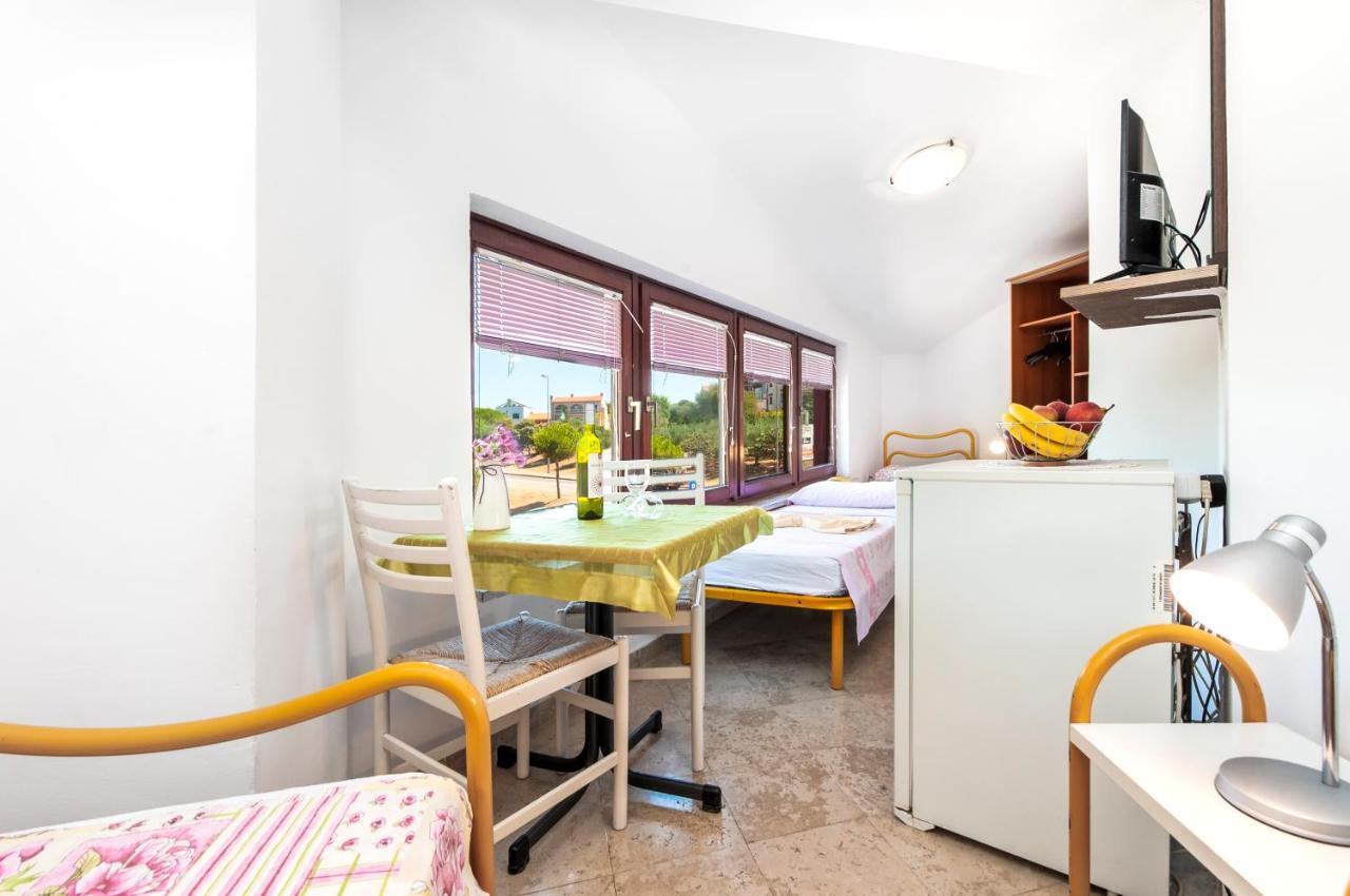 Near Beach And Rovinj Center 4 Apartman Kültér fotó